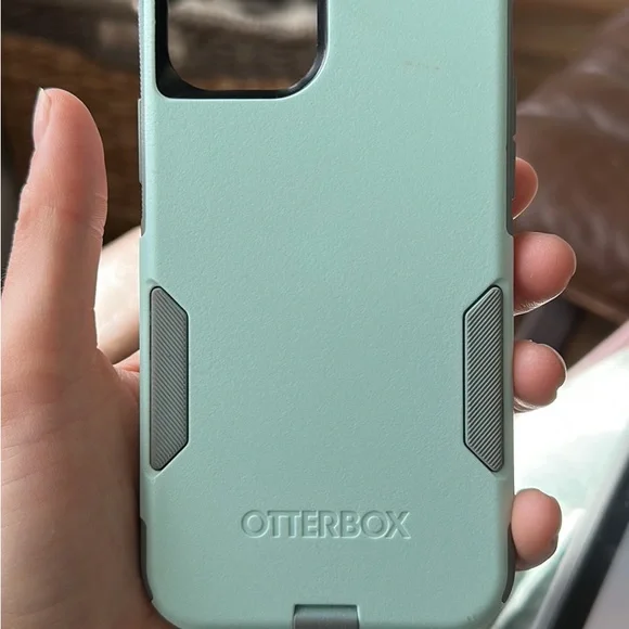 iPhone 12 Pro otterbox hard case - Picture 2 of 3